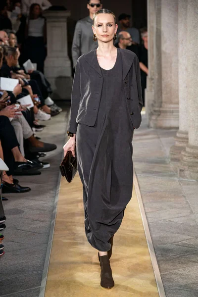 Look 16